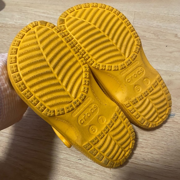 Crocs. - Picture 3 of 4